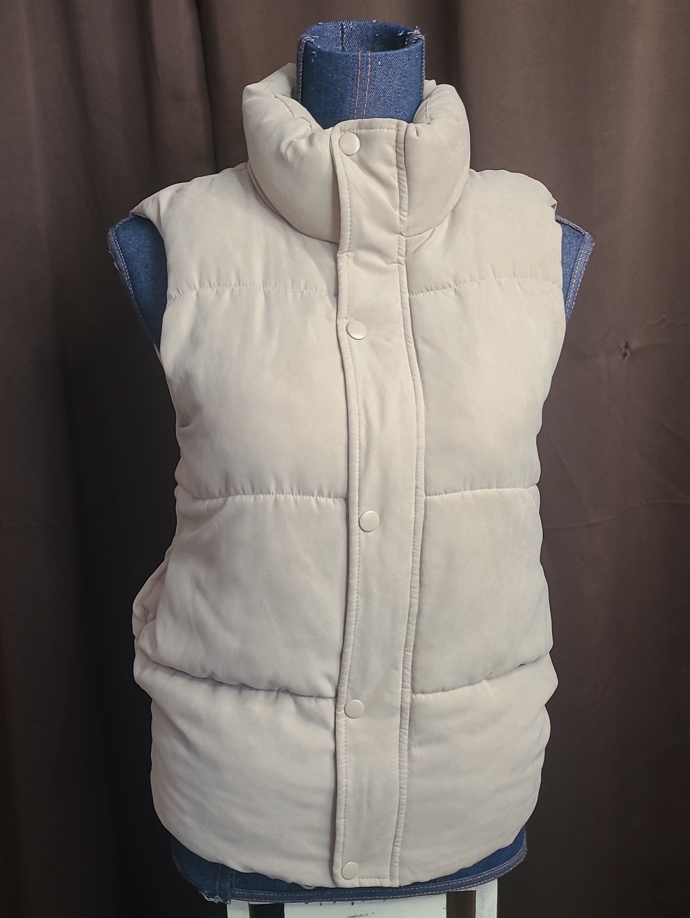 BKE Women's Puffer Vest - Cream Sleeveless Coat